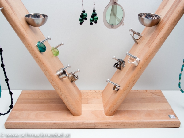 schmuckaufbewahrung_Schmuckmöbel_jewelryholder_Omega_buche